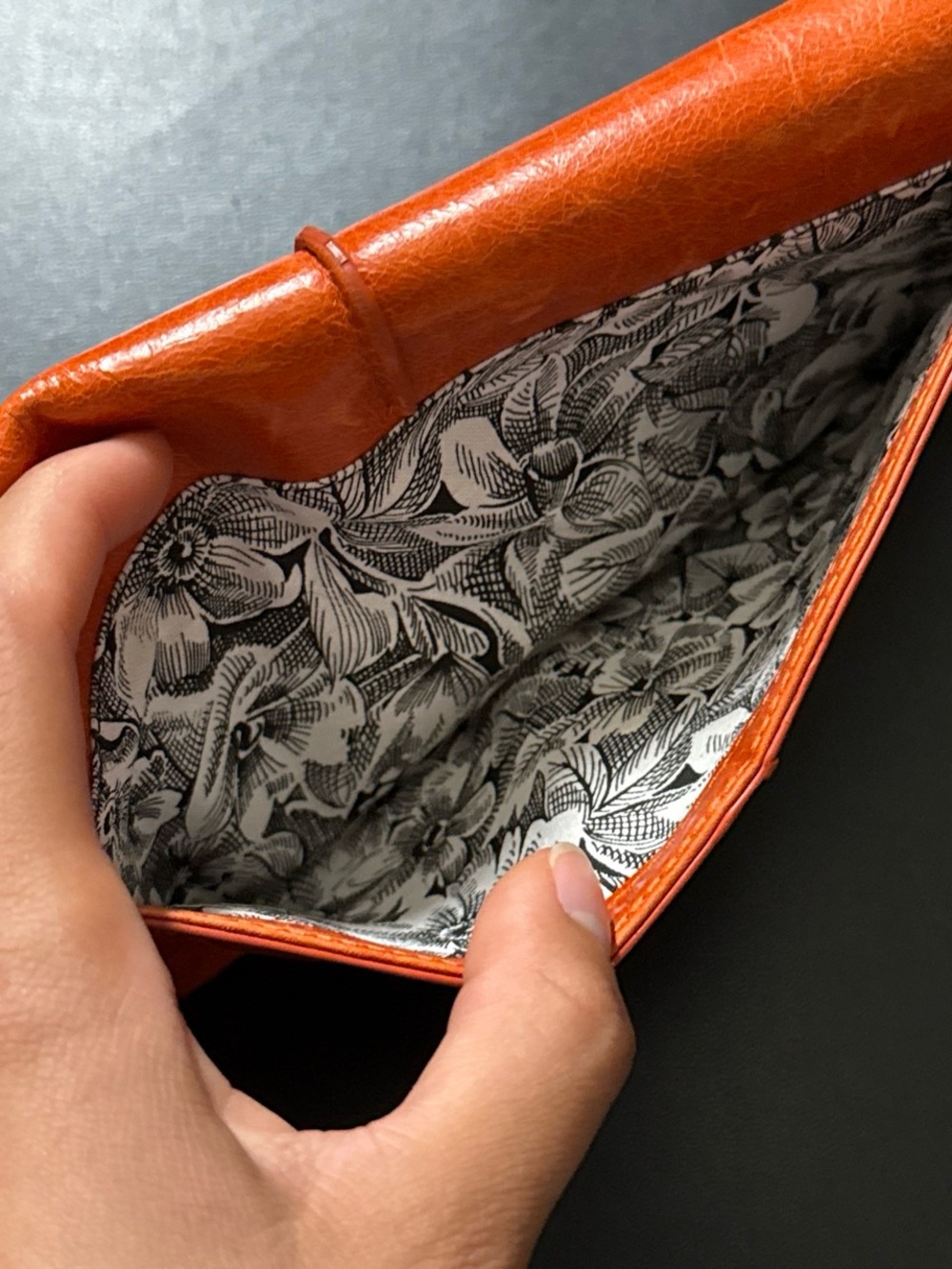 Hobo brand orange leather wallet - Picture 5 of 5